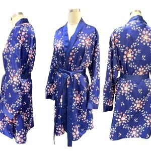 Morgan Lane x FabFitFun Navy Floral Long Sleeve
Short Satin Belted Robe Sz S/M